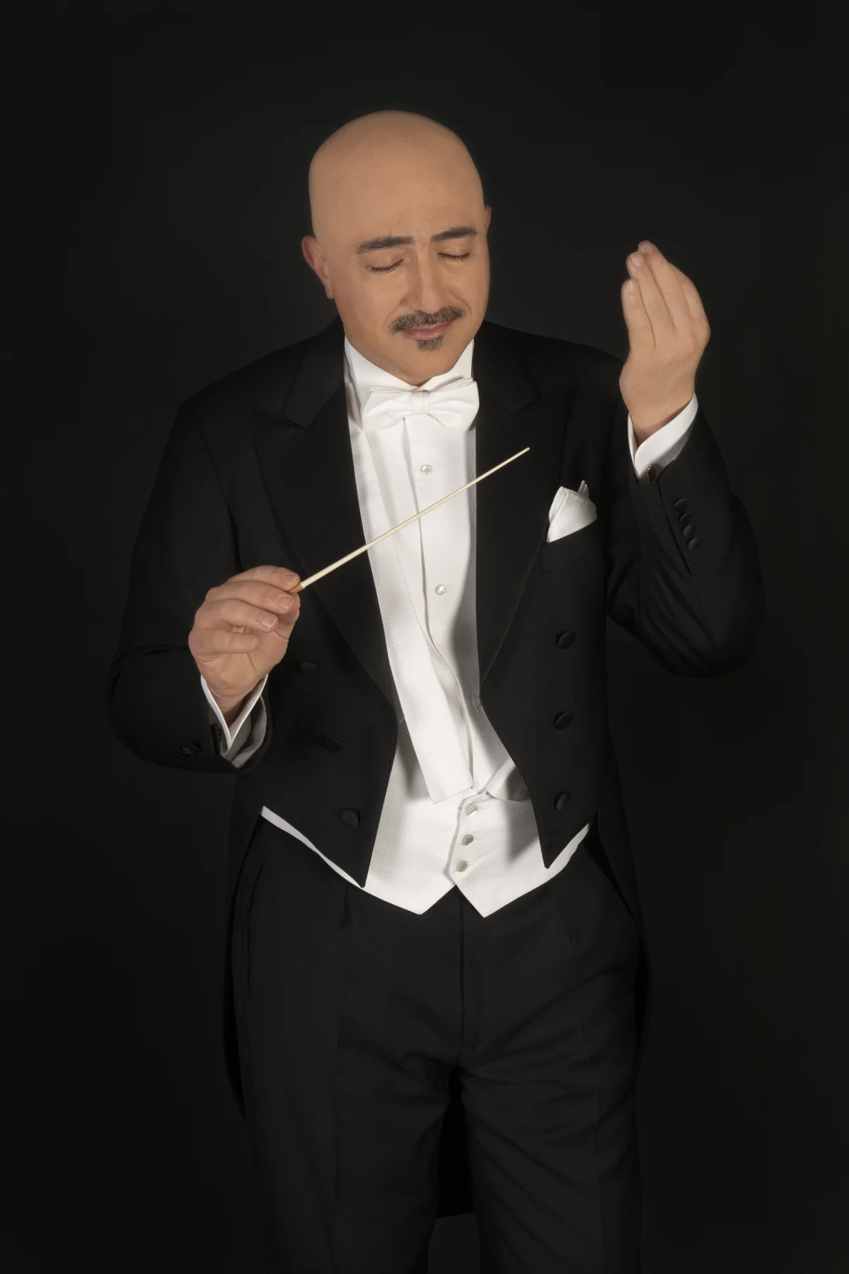 Hooman Khalatbari — studio portrait 9